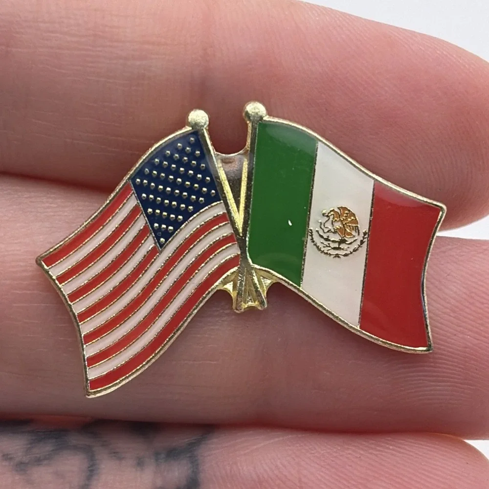 United States Of America Mexico Crossed Flags Lapel Hat Pin